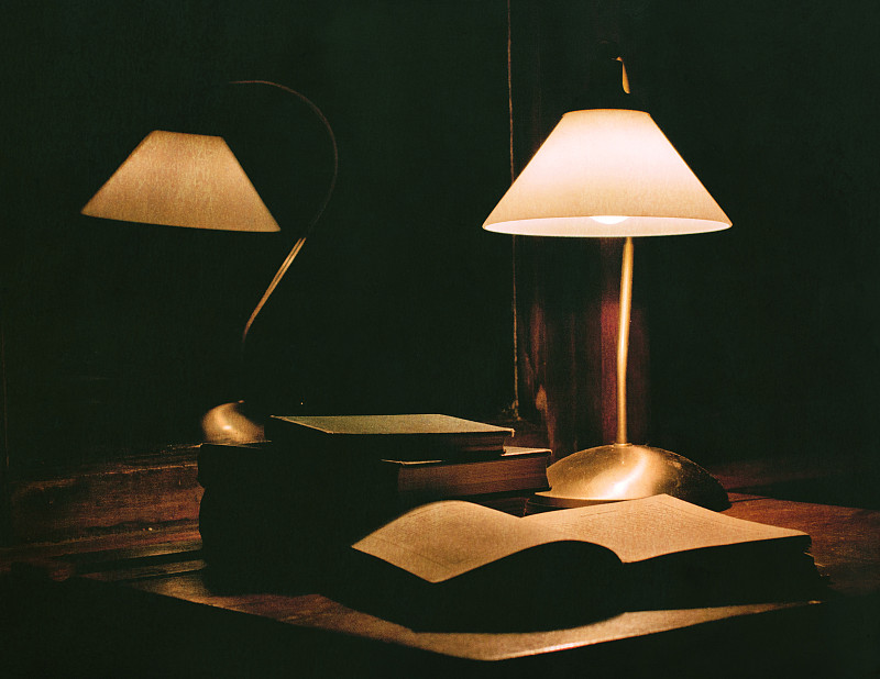 换乘通道里的十秒深呼吸：人潮中的微型留白